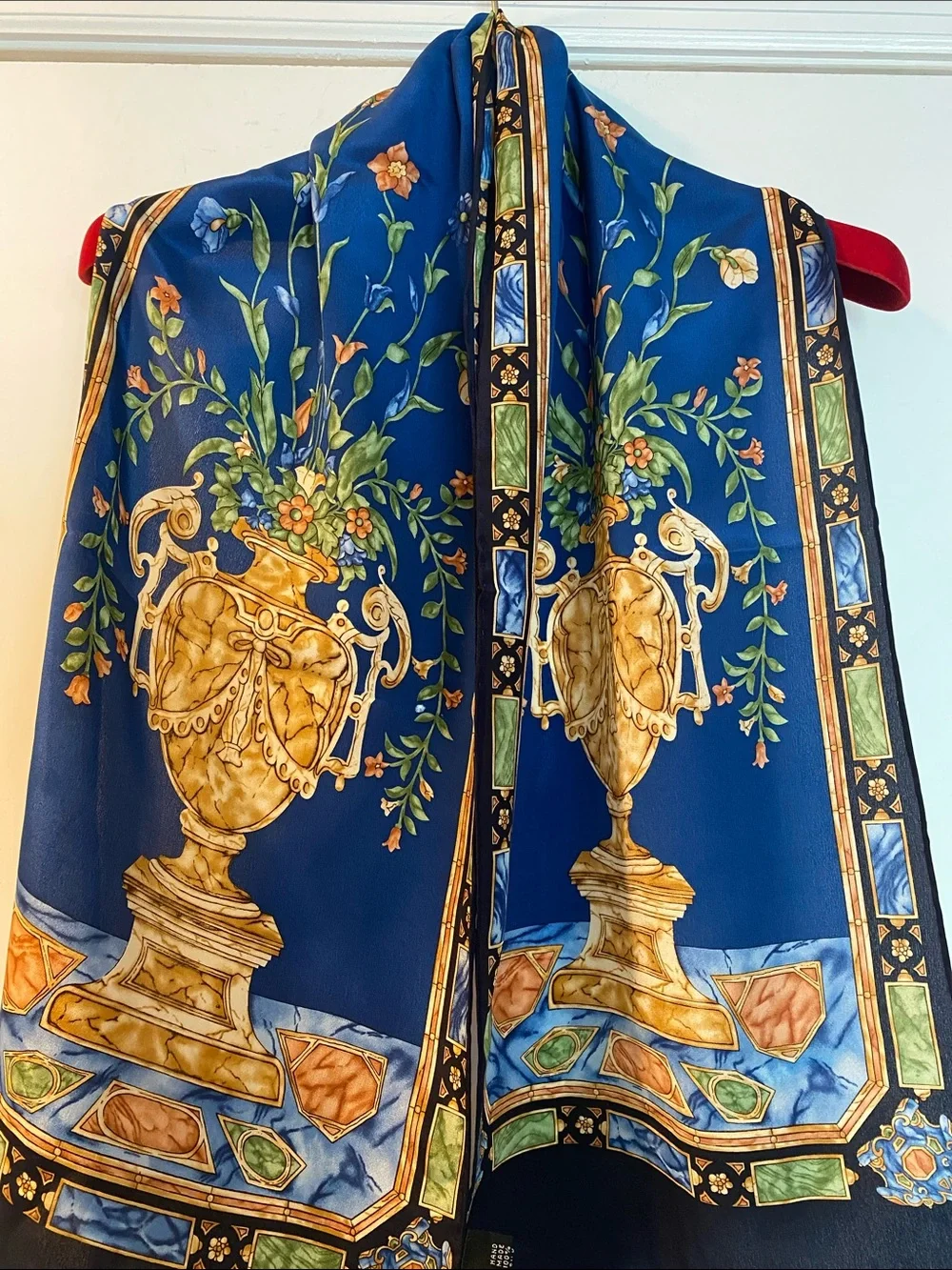 💯 Silk Hand Made Design Exclusively for The Art Institute Of Chicago Scarf NWOT